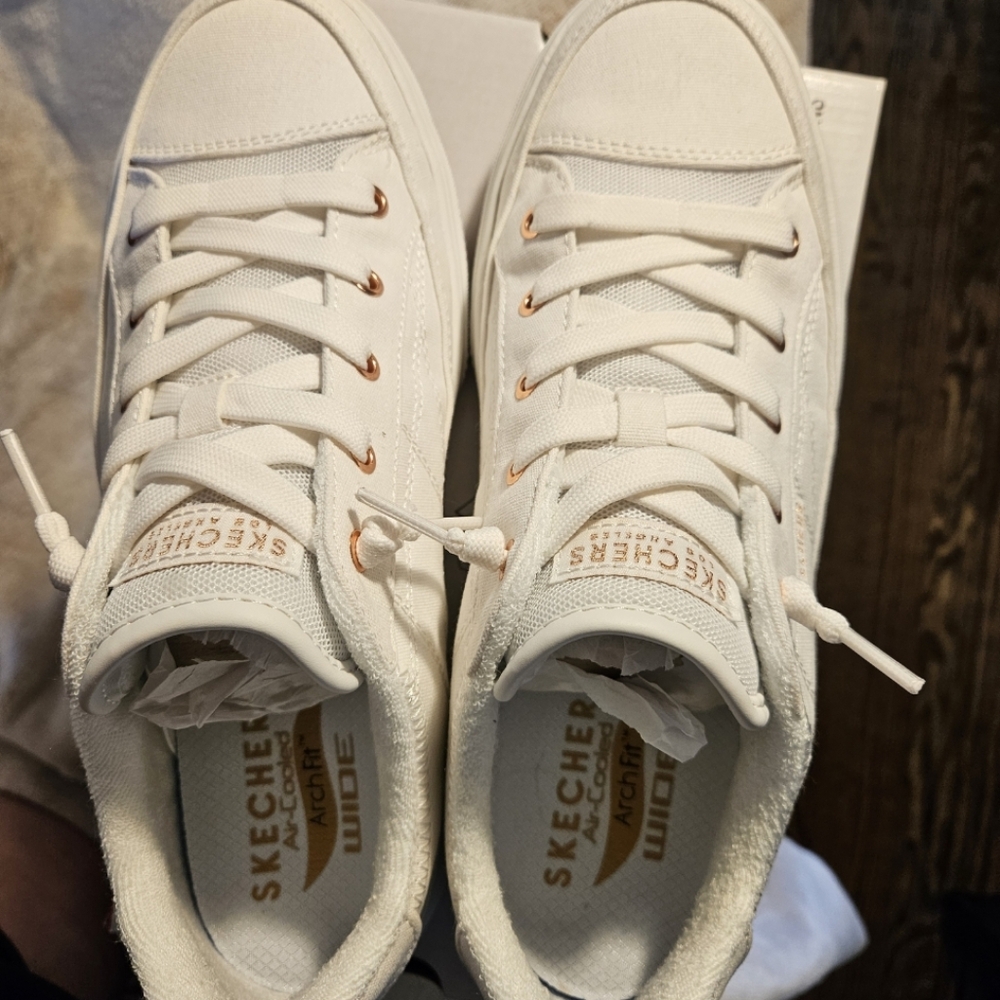 Sketchers- Meet Ya There Tennis Shoes